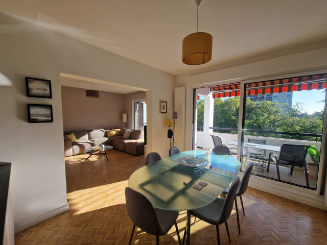 LOCATION ECULLY 69130 APPARTEMENT 4 PIECES 3 CHAMBRES EXCELLENT ETAT BALCON CAVE PARKING EN SOUS SOL ENVIRONN — photo du bien