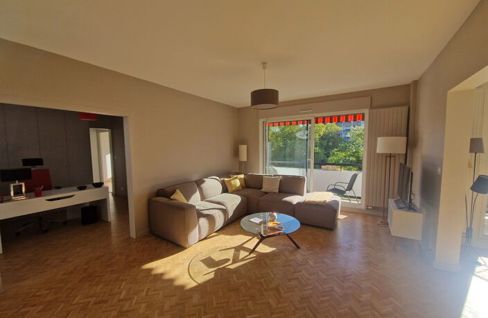 LOCATION ECULLY 69130 APPARTEMENT 4 PIECES 3 CHAMBRES EXCELLENT ETAT BALCON CAVE PARKING EN SOUS SOL ENVIRONN — photo 4