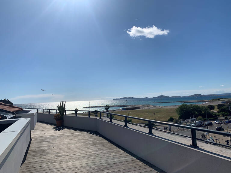 DERNIER  ETAGE VUE MER  T4/5  PRADO/BORELY — photo 1