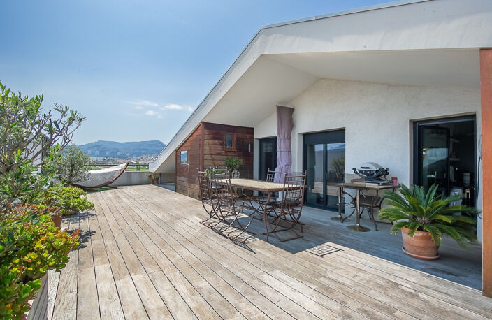 DERNIER  ETAGE VUE MER  T4/5  PRADO/BORELY — photo 2