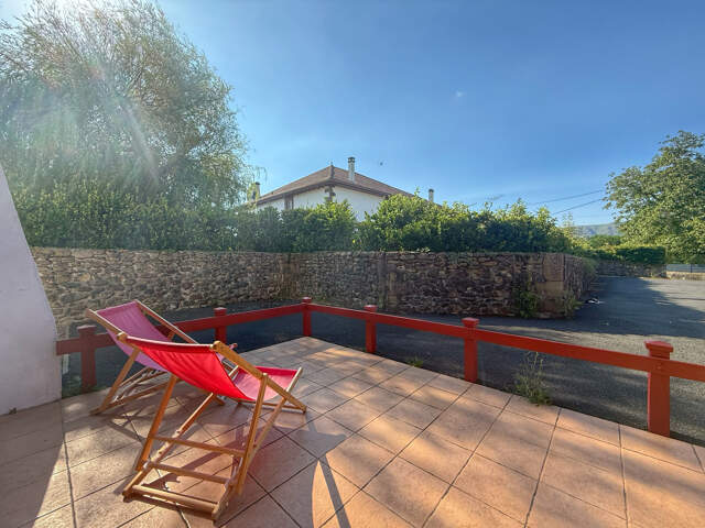 Appartement T3 avec terrasse et parking — photo du bien