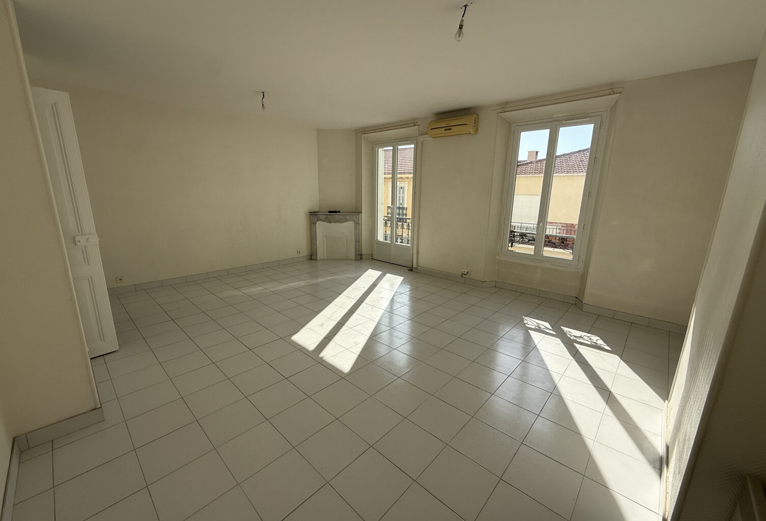 A LOUER BUREAUX 30 M RUE D'ANTIBES — photo 1