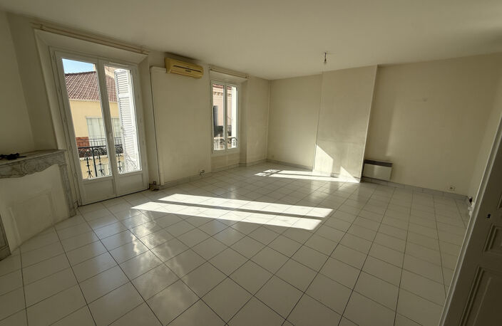 A LOUER BUREAUX 30 M RUE D'ANTIBES — photo 2
