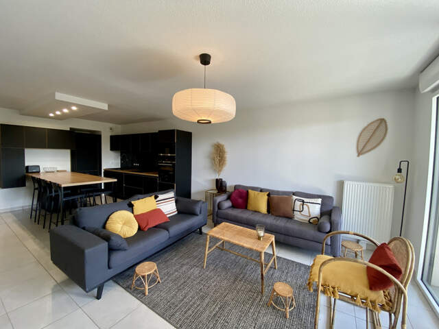 BEL APPARTEMENT T4 MEUBLÉ AVEC 2 PLACES DE PARKING — photo du bien