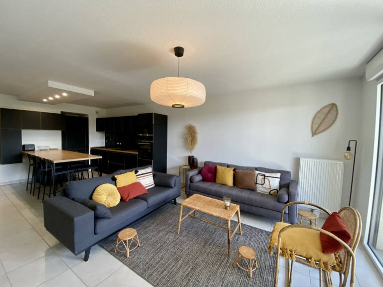 BEL APPARTEMENT T4 MEUBLÉ AVEC 2 PLACES DE PARKING — photo 1