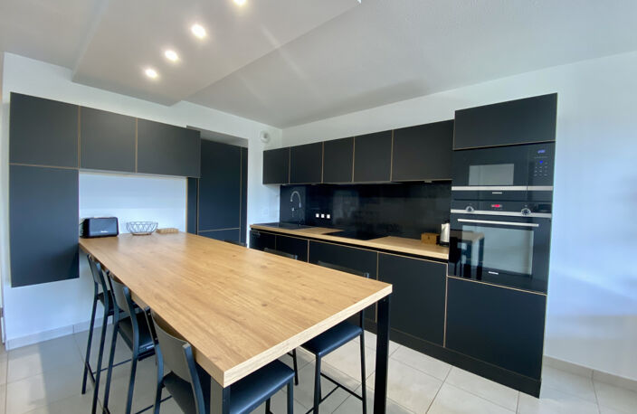BEL APPARTEMENT T4 MEUBLÉ AVEC 2 PLACES DE PARKING — photo 3
