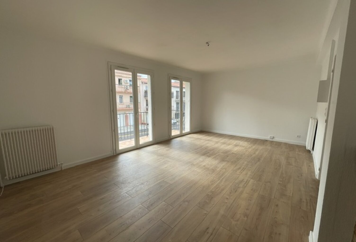 APPARTEMENT T4 RENOVE AVEC GARAGE INDIVIDUEL - QUARTIER SAINT MARTIN — photo 1