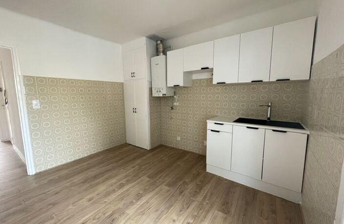 APPARTEMENT T4 RENOVE AVEC GARAGE INDIVIDUEL - QUARTIER SAINT MARTIN — photo 3