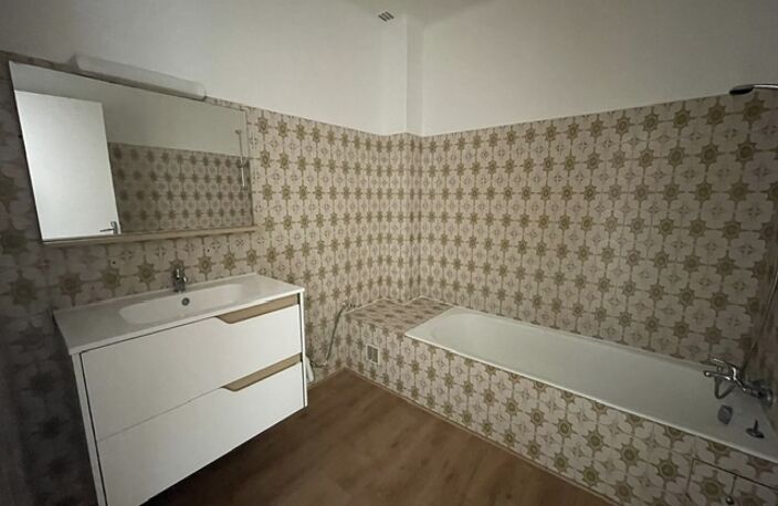 APPARTEMENT T4 RENOVE AVEC GARAGE INDIVIDUEL - QUARTIER SAINT MARTIN — photo 4