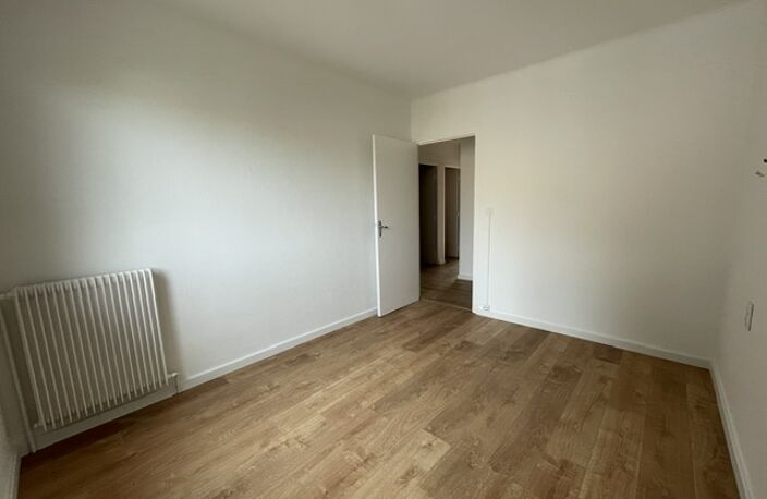 APPARTEMENT T4 RENOVE AVEC GARAGE INDIVIDUEL - QUARTIER SAINT MARTIN — photo 5