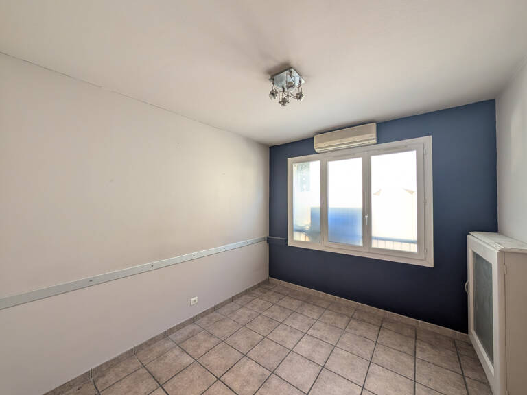 MARSEILLE 4ème | Ancien cabinet médical de 66,80 m2 avec fort potentiel de transformation en appartement T3 — photo 1