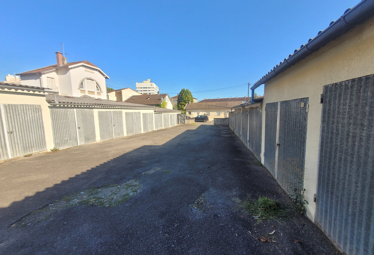 LIMOGES très bon emplacement pour cet ensemble de 24 garages — photo 1