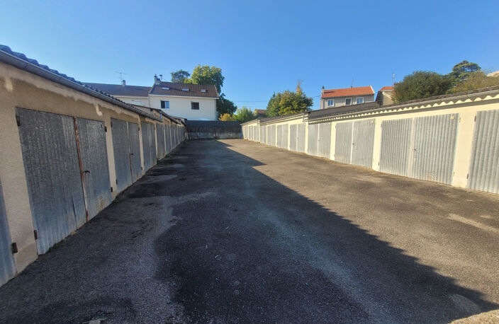 LIMOGES très bon emplacement pour cet ensemble de 24 garages — photo 4