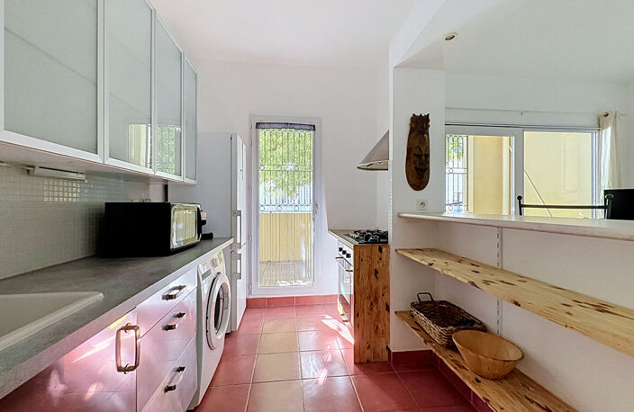 À vendre un appartement 2 pièces de 51 m2 avec terrasse secteur Corniche Kennedy/ Catalans 13007 MARSEILLE — photo 3