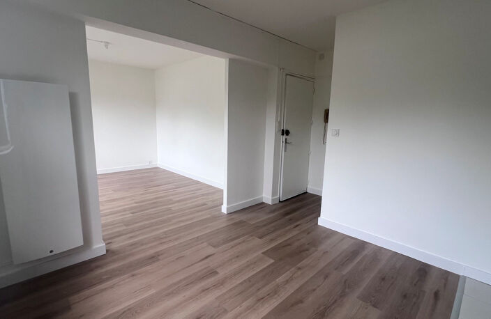 Bordeaux Caudéran T1 refait à neuf résidence années 70 sécur — photo 3