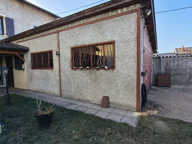 Maison d'habitation mitoyenne d'un coté, garage et jardin su — photo 2