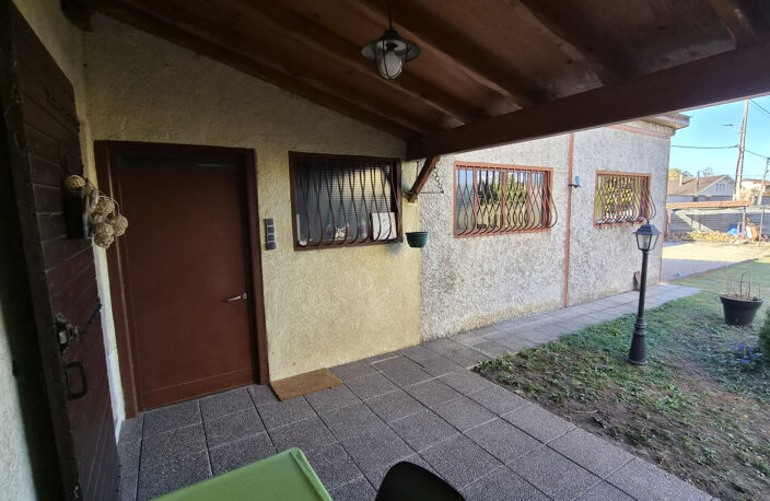 Maison d'habitation mitoyenne d'un coté, garage et jardin su — photo 4