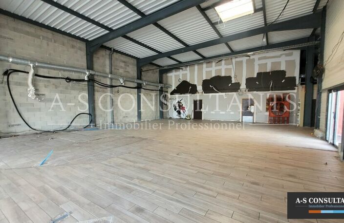 LOCAL COMMERCIAL à louer — photo 2