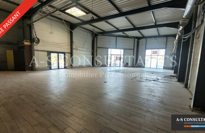 LOCAL COMMERCIAL à vendre — photo 2