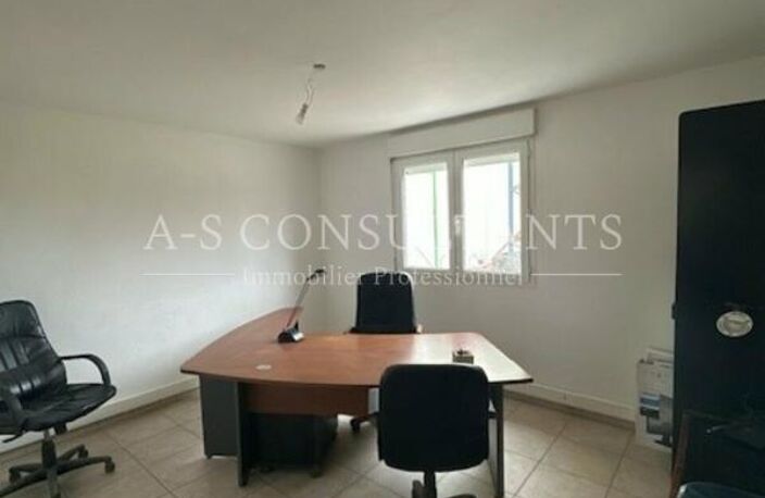 ENTREPOTS AVEC BUREAUX à louer — photo 3