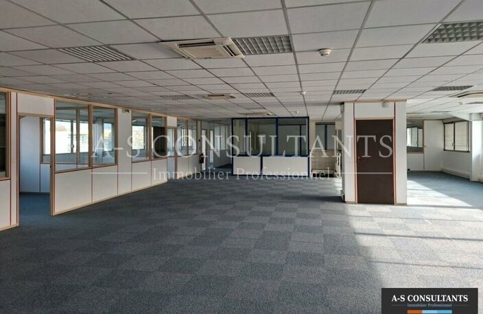 COMMERCE/ENTREPÔT/BUREAUX à louer — photo 2
