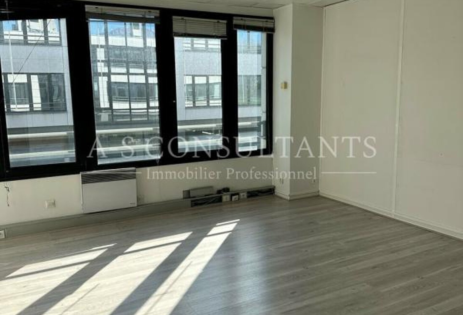 BUREAUX à louer — photo 1