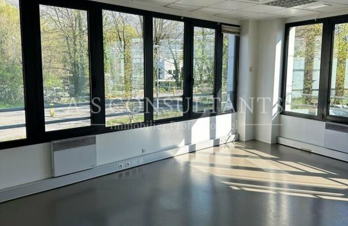 BUREAUX à louer — photo 2