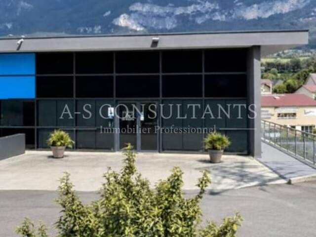 BUREAUX/LOCAUX PRO à louer — photo du bien