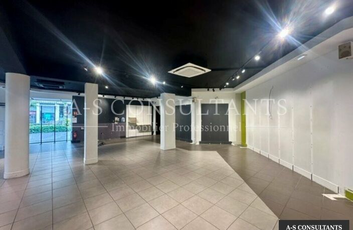 LOCAL COMMERCIAL à louer — photo 2