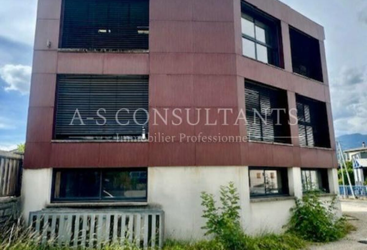 BUREAUX / LOCAUX PRO à vendre — photo 1