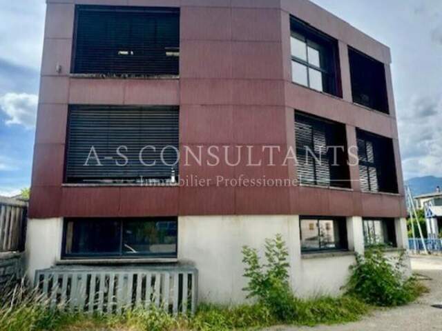 BUREAUX / LOCAUX PRO à vendre — photo du bien