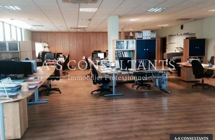 BUREAUX à louer — photo 2