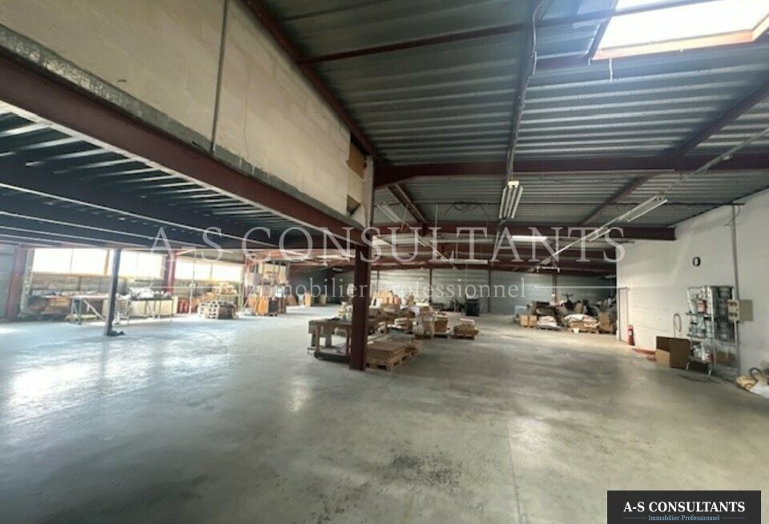 BATIMENT INDUSTRIEL+BUREAUX à vendre — photo 1