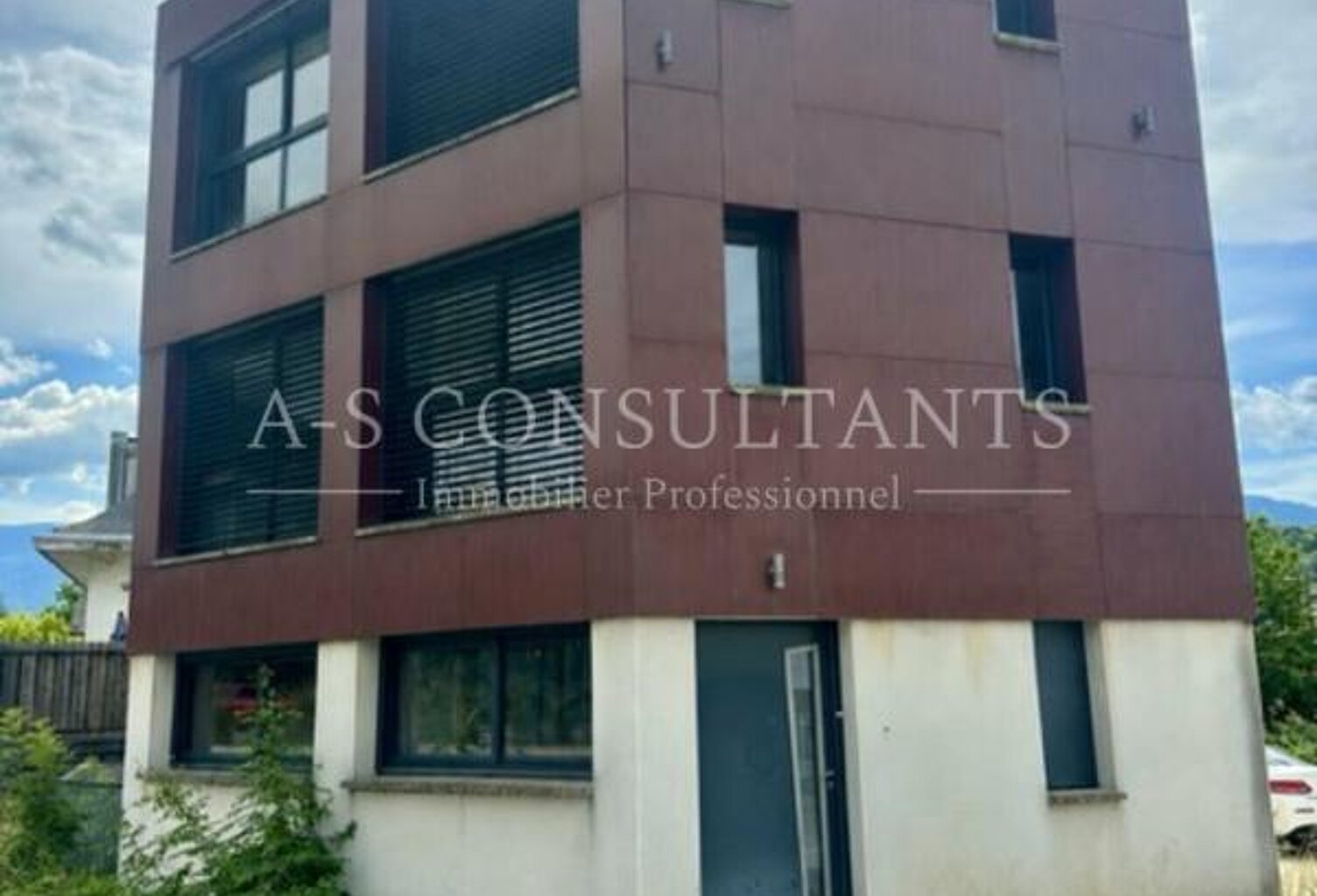 BUREAUX / LOCAUX PRO à louer — photo 1