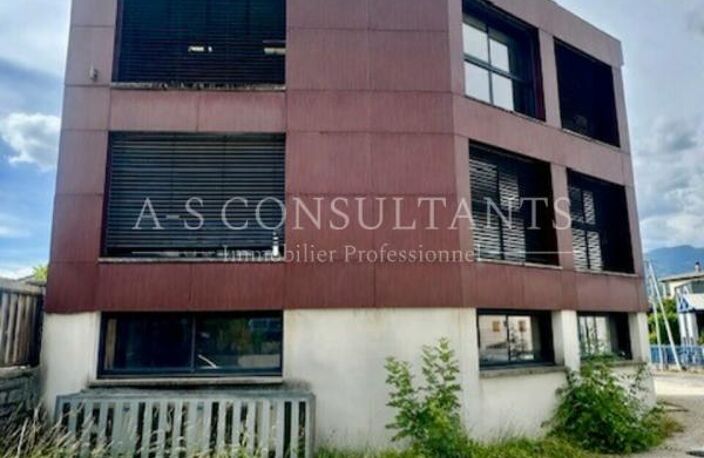 BUREAUX / LOCAUX PRO à louer — photo 2