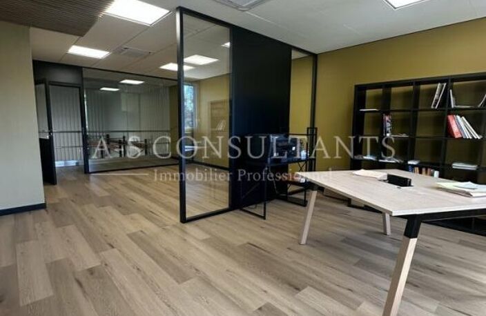 ENTREPOT+ BUREAUX à louer — photo 4