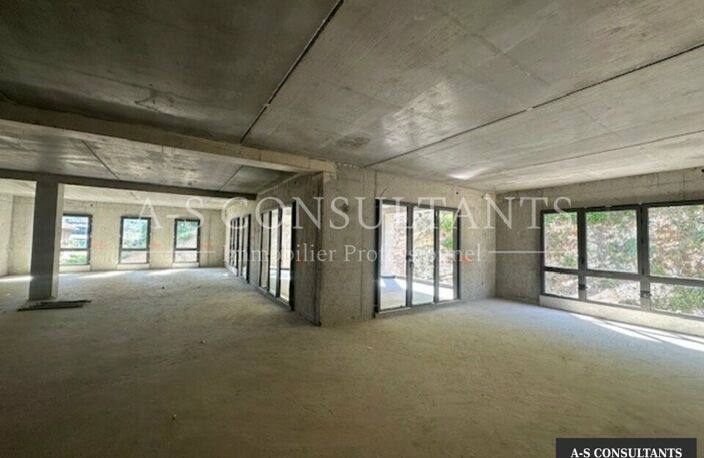 BUREAUX - LOCAUX PRO à louer — photo 2