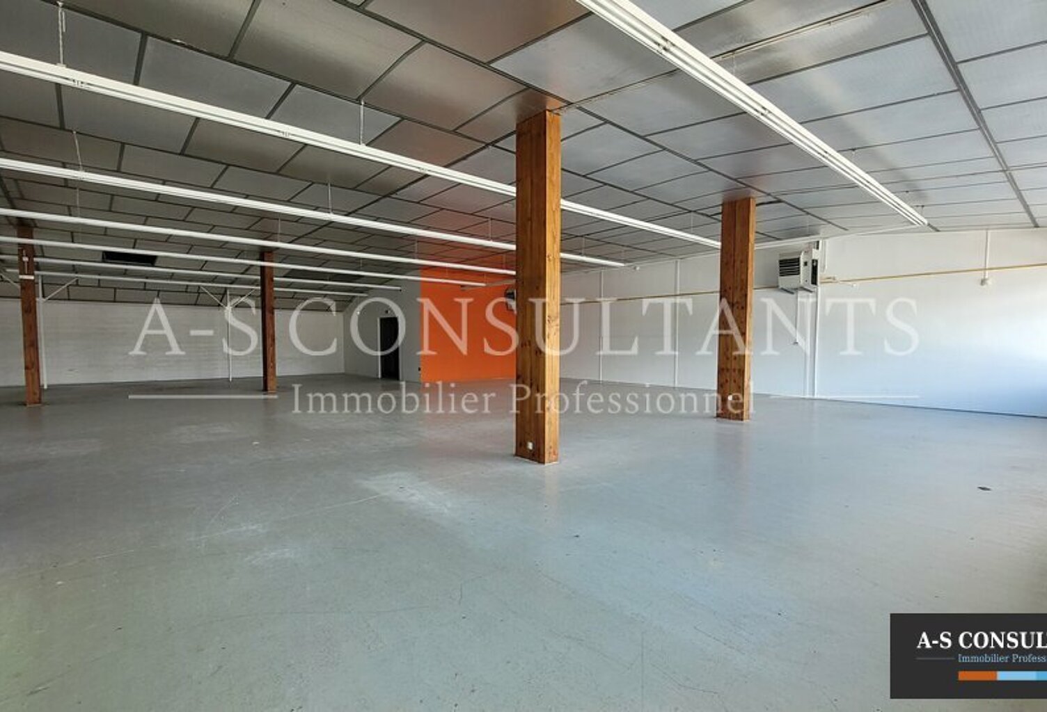 LOCAL COMMERCIAL à louer — photo 1