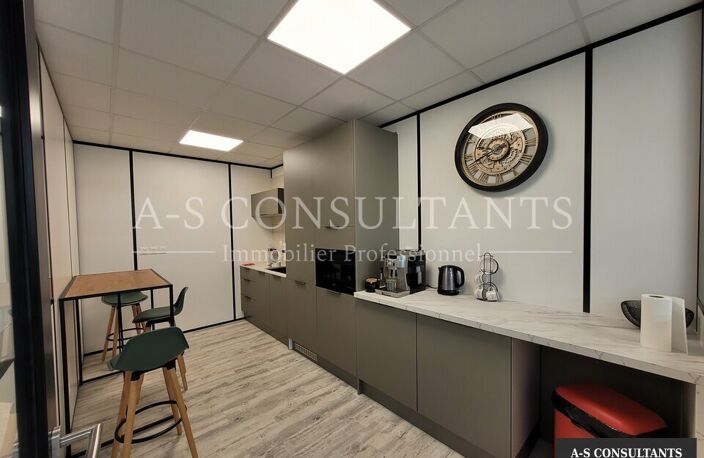 BUREAUX à louer — photo 2