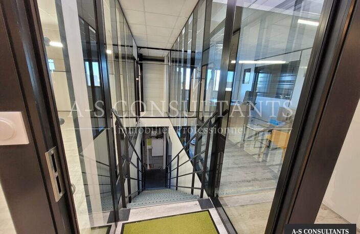 BUREAUX à louer — photo 3