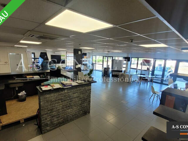 LOCAL COMMERCIAL à louer — photo du bien