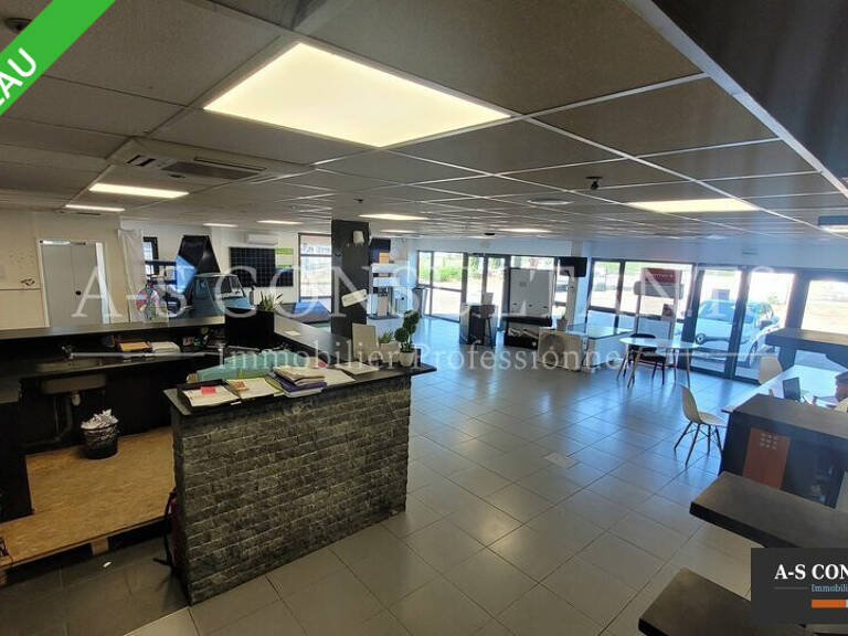 LOCAL COMMERCIAL à louer — photo 1