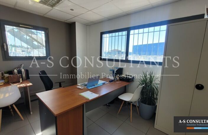 LOCAL COMMERCIAL à louer — photo 2