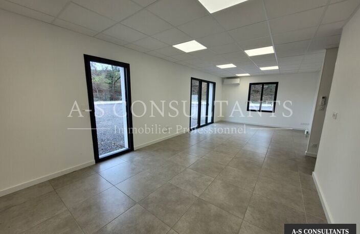 BUREAUX à louer — photo 2