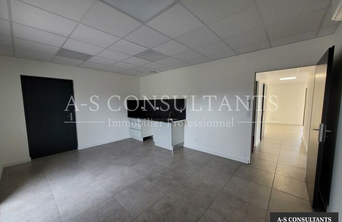 BUREAUX à louer — photo 4