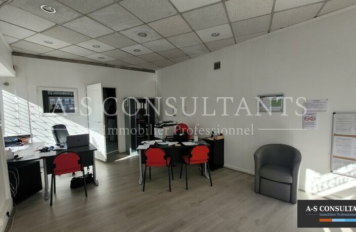 LOCAL COMMERCIAL à vendre — photo 2