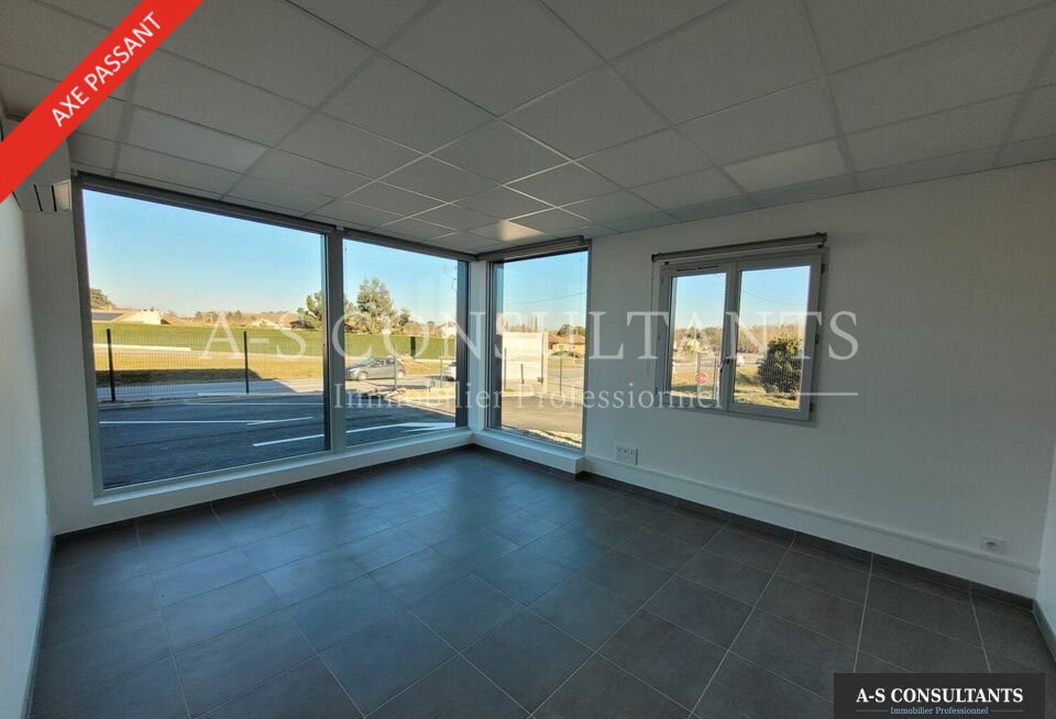 LOCAL COMMERCIAL à louer — photo 1
