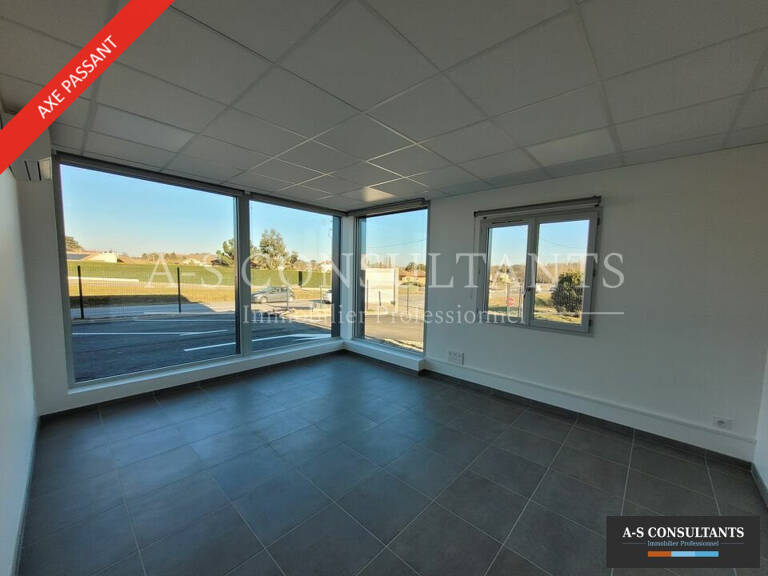 LOCAL COMMERCIAL à louer — photo 1