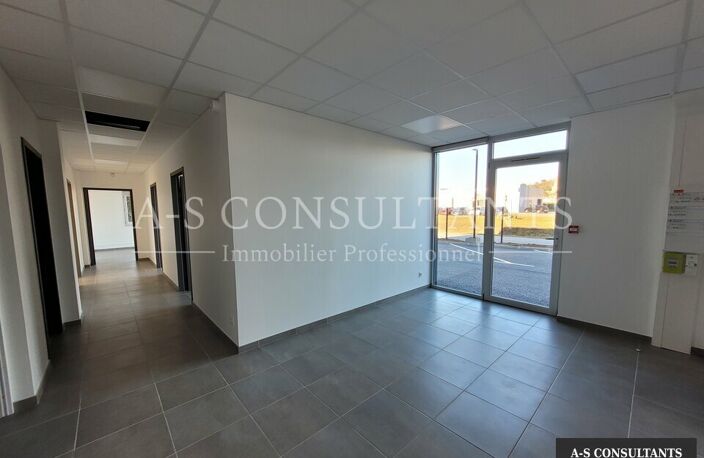 LOCAL COMMERCIAL à louer — photo 2