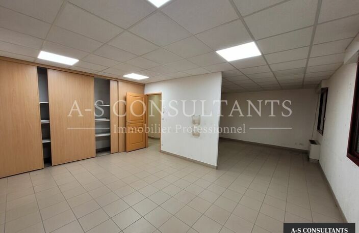 BUREAUX à louer — photo 2